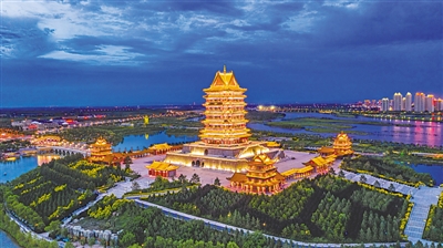 <p>　　　　黃河樓夜景。</p>