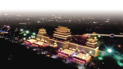<p>　　　　長城觀夜景。</p>