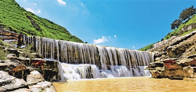 <p>　　　　茹河瀑布。</p>