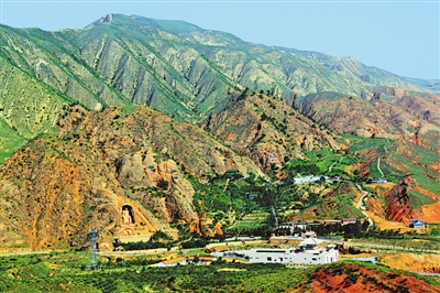 <p>　　　　須彌山石窟。</p>