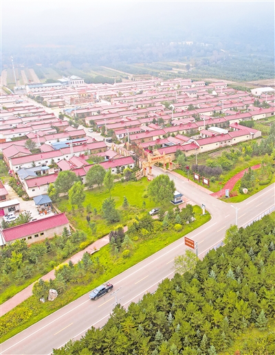     依托六盤山國家森林公園、老龍?zhí)毒皡^(qū)等生態(tài)資源，涇源縣大力發(fā)展農(nóng)家樂，帶動村民增收致富。